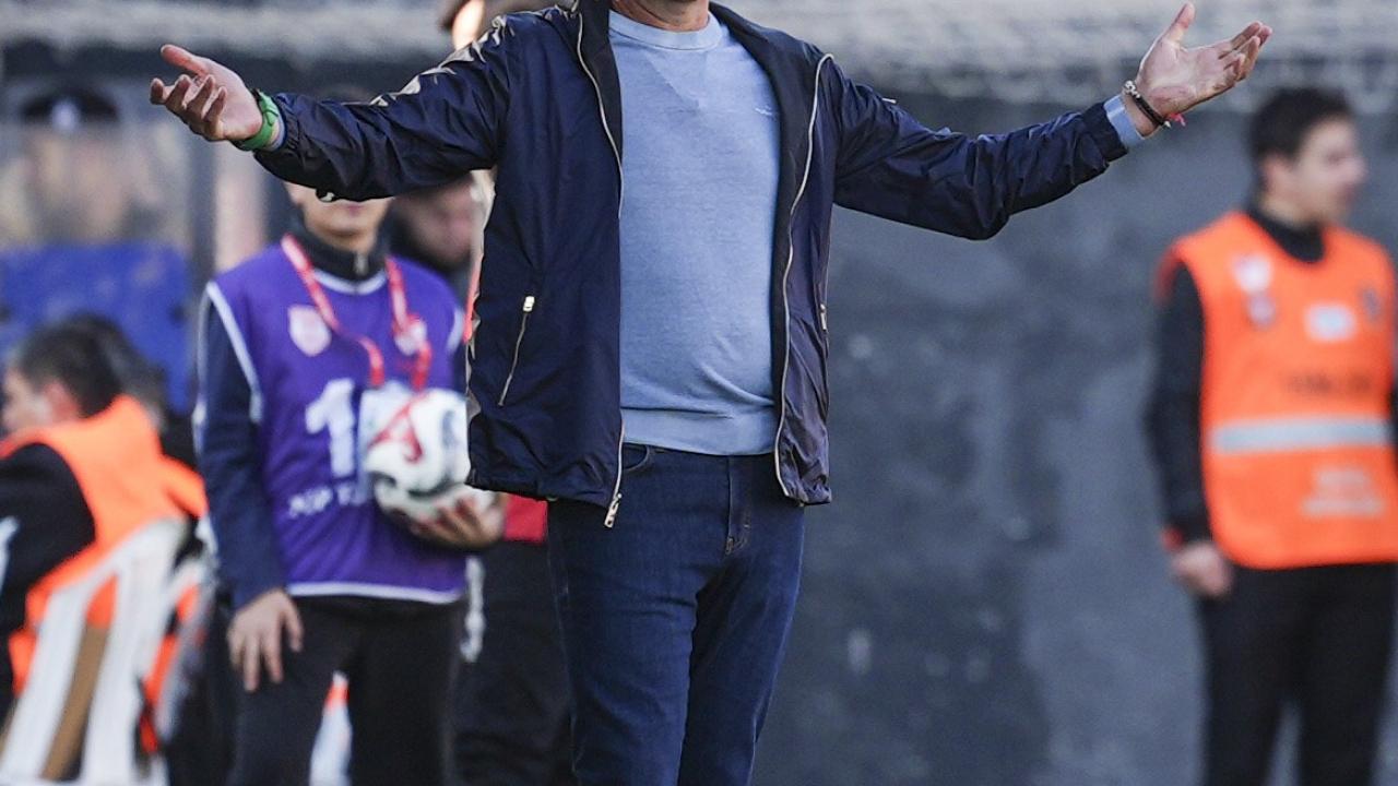 Maaşlar yatmayınca takım antrenmana çıkmadı! Tecrübeli hoca istifa sinyali verdi Maaşlar yatmayınca takım antrenmana çıkmadı! Tecrübeli hoca istifa sinyali verdi