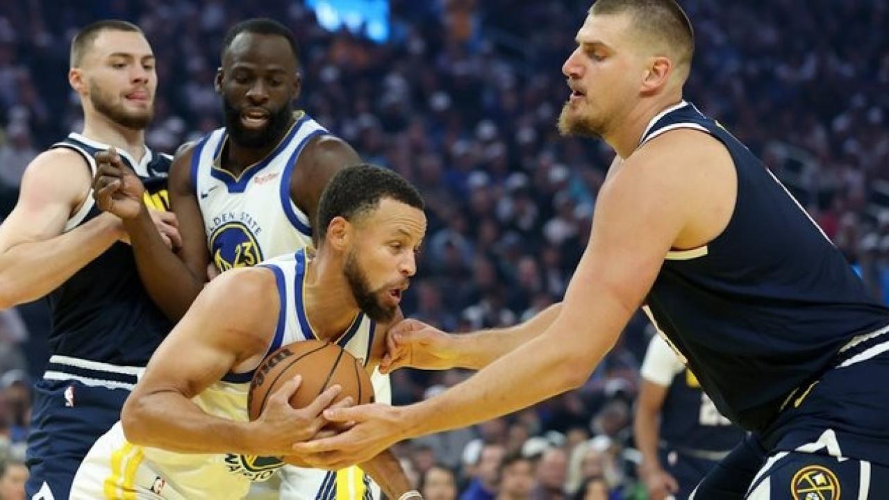 NBA'de enfes maç! Curry, Jokicli Denver'ı uzatmada yıktı