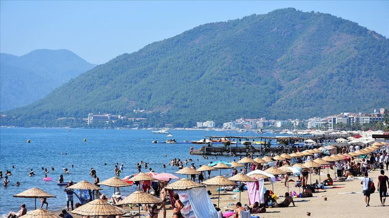 Türk turizmi 63 milyar dolarlık gelir hedefini koruyor