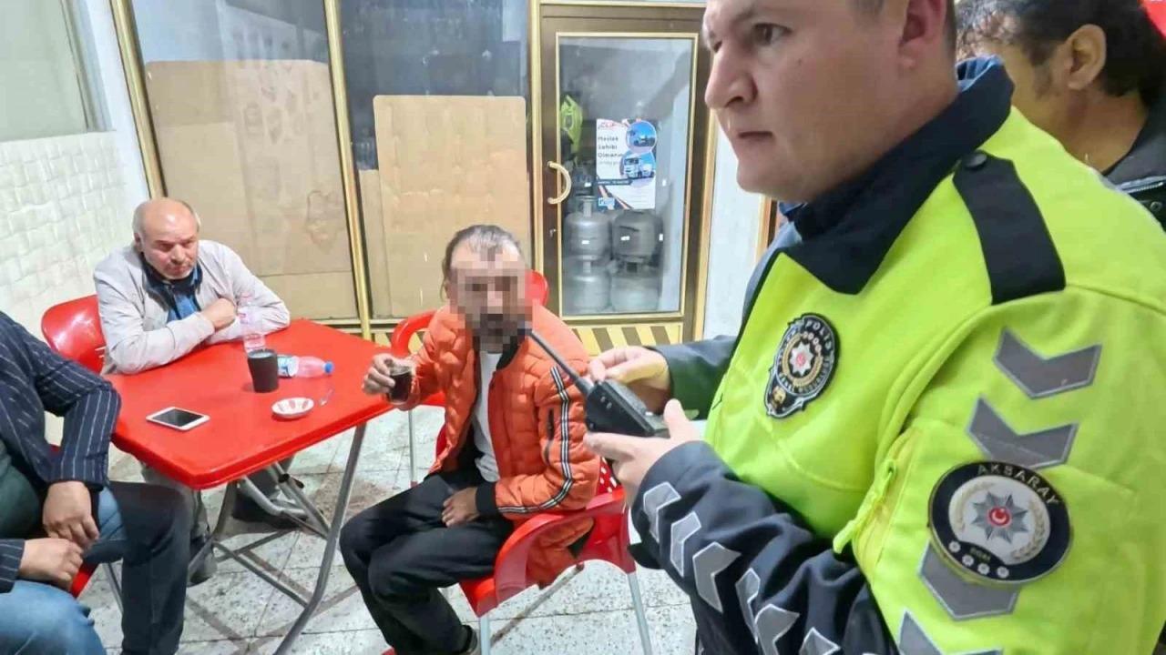 Alkollü kaza yaptı, kahveye oturup çay içti Alkollü kaza yaptı, kahveye oturup çay içti