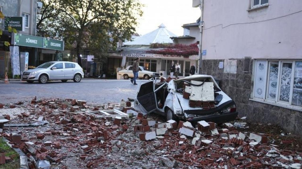 Bakan Memişoğlu duyurdu: Balıkesir'deki depremde yaralanan vatandaşlar taburcu edildi