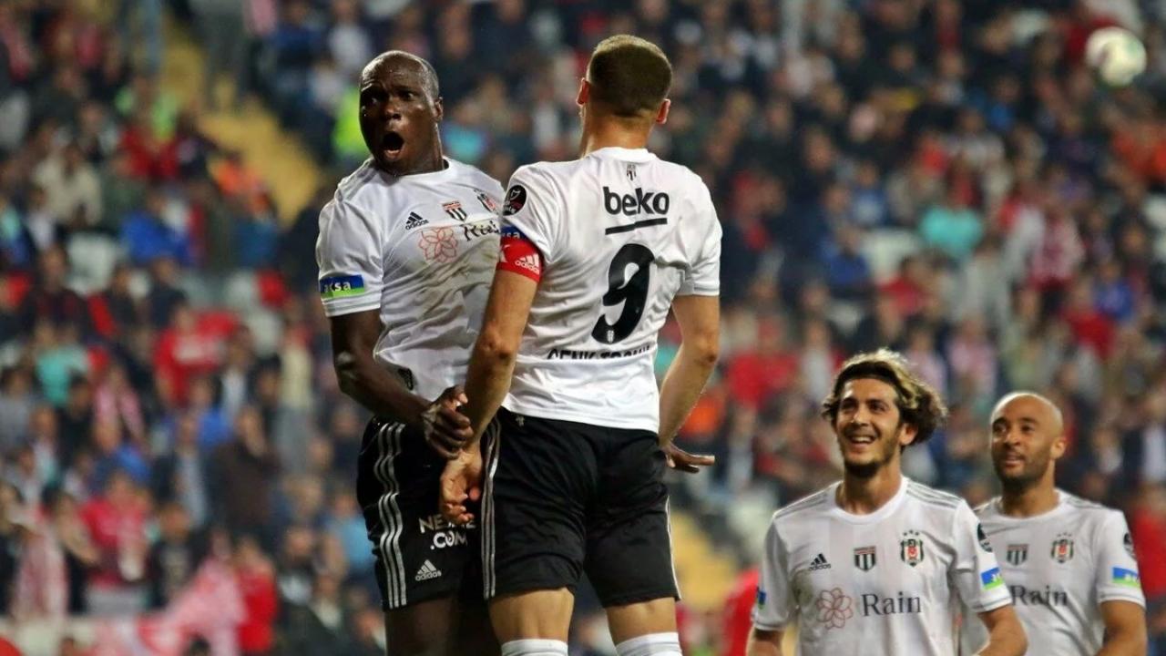 Cenk Tosun'a sürpriz talip! Aboubakar'la takım arkadaşı olacak
