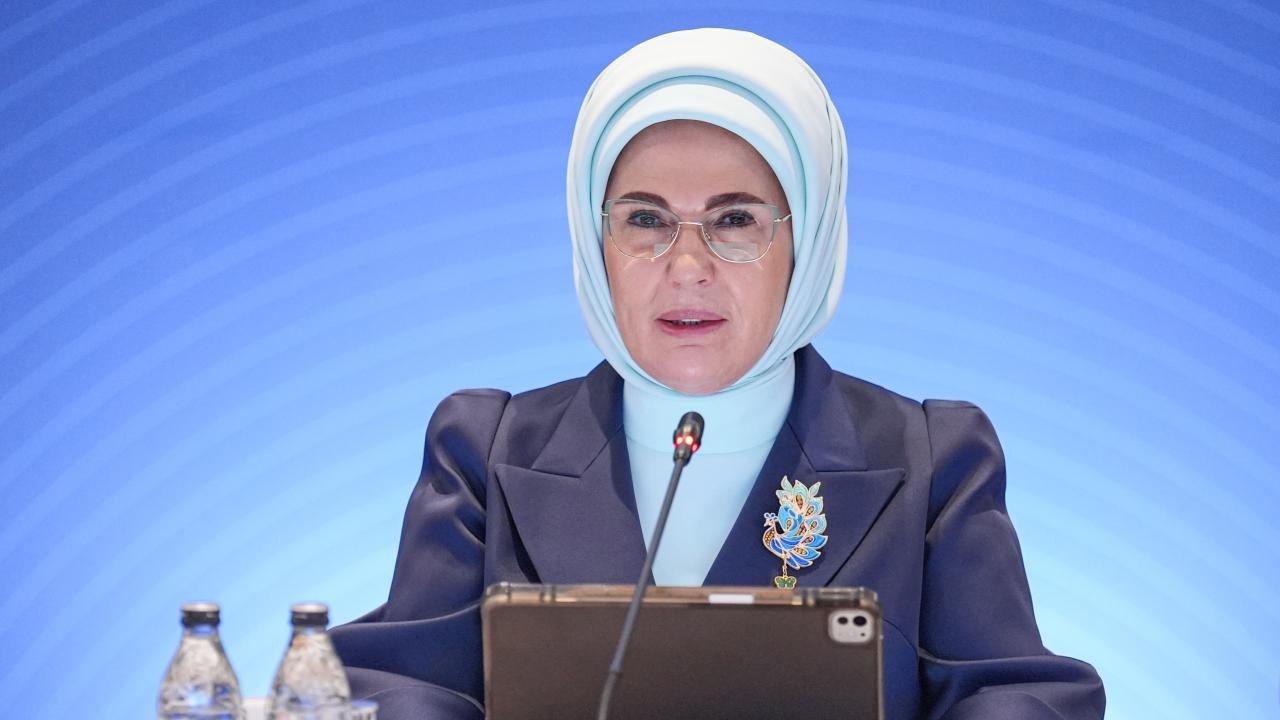 Emine Erdoğan: Geri dönüşüm uygulamalarının yaygınlaştığı döngüsel şehirler kurabiliriz Emine Erdoğan: Geri dönüşüm uygulamalarının yaygınlaştığı döngüsel şehirler kurabiliriz
