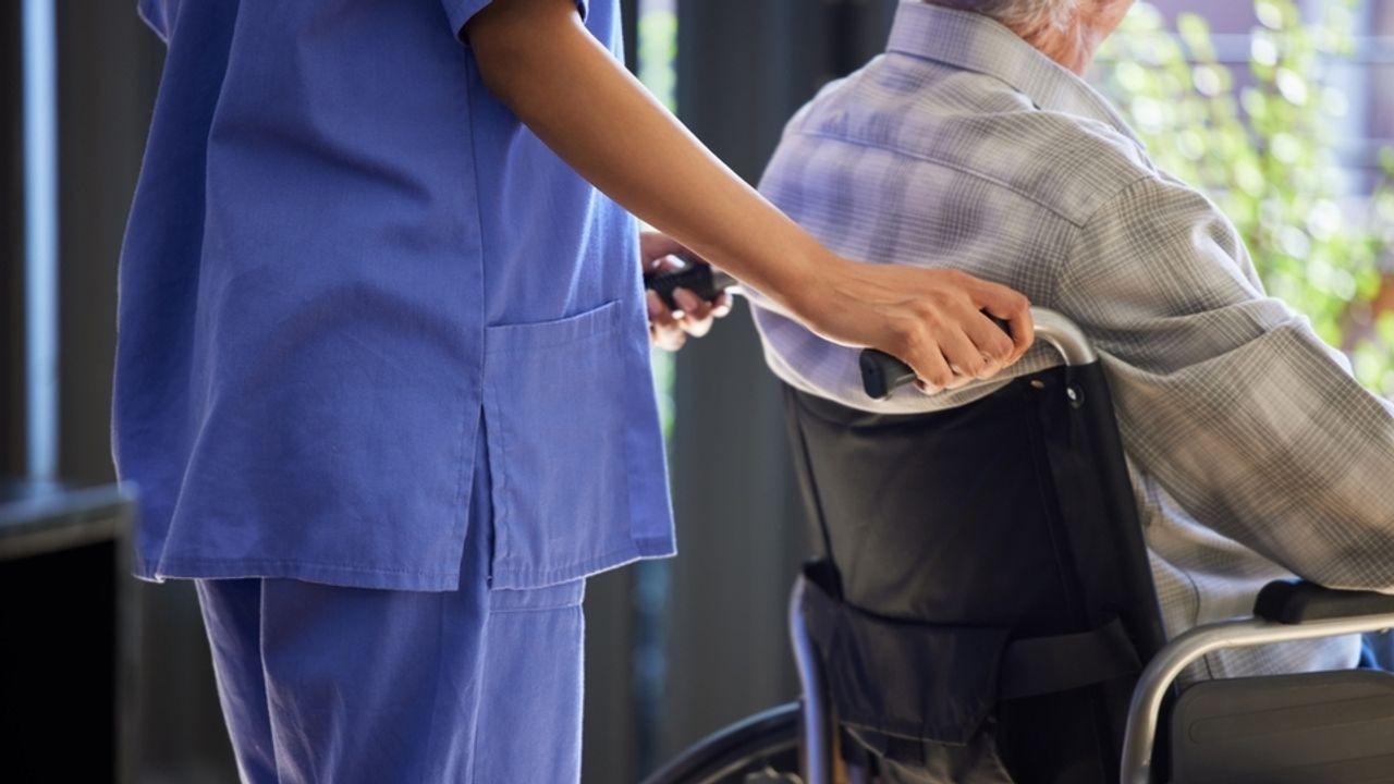 İngiltere'de hemşirelere ırkçı saldırılar yüzde 55 arttı!