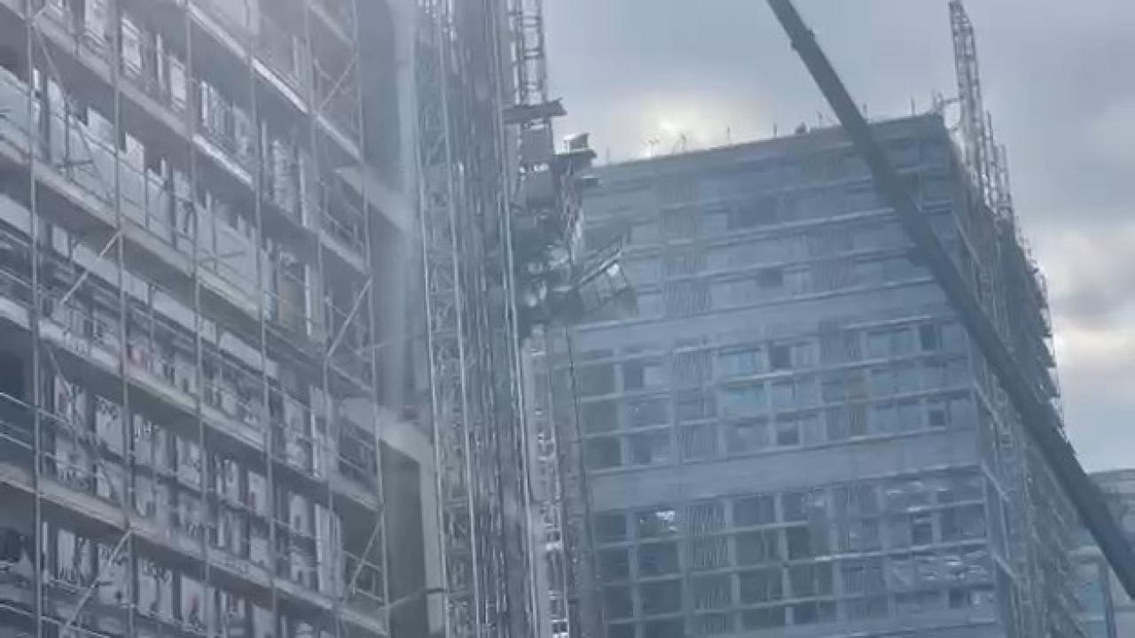 İnşaatın yük asansörü düştü: Ekipler olay yerinde!