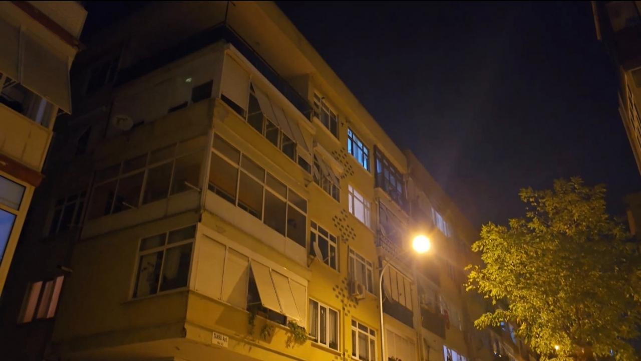 Kartal’da çatlaklar oluşan 4 katlı bina tahliye edildi Kartal’da çatlaklar oluşan 4 katlı bina tahliye edildi