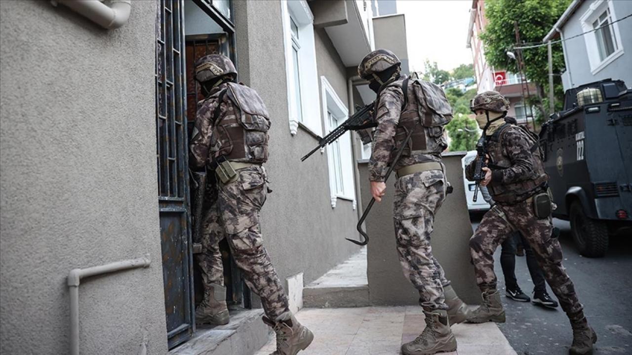Sahte alışveriş siteleriyle 60 milyon TL’lik vurgun: 9 şüpheli tutuklandı Sahte alışveriş siteleriyle 60 milyon TL’lik vurgun: 9 şüpheli tutuklandı