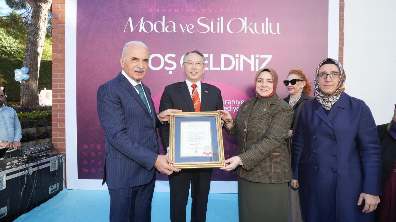 Ümraniye’de kadınların tasarım yolculuğu başlıyor: Moda ve Stil Okulu açıldı