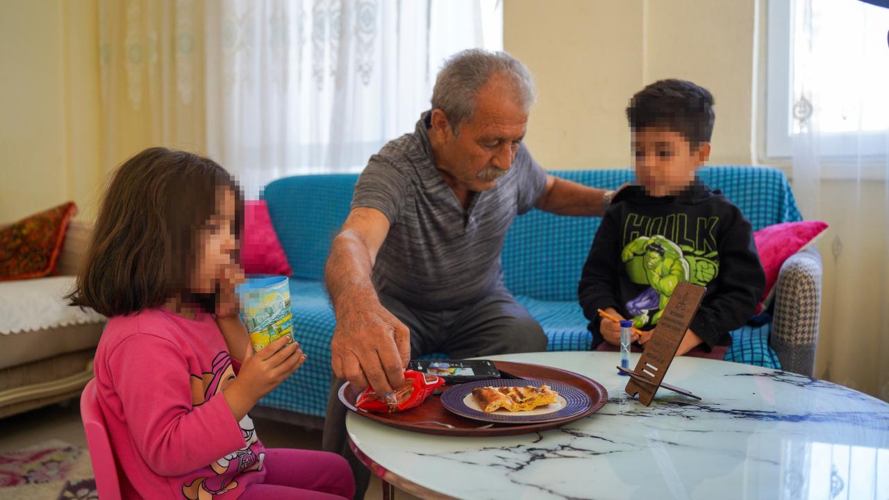 Kimsesiz kalan 3 torununa siper olmuştu! Dedenin dramı yürek yaktı