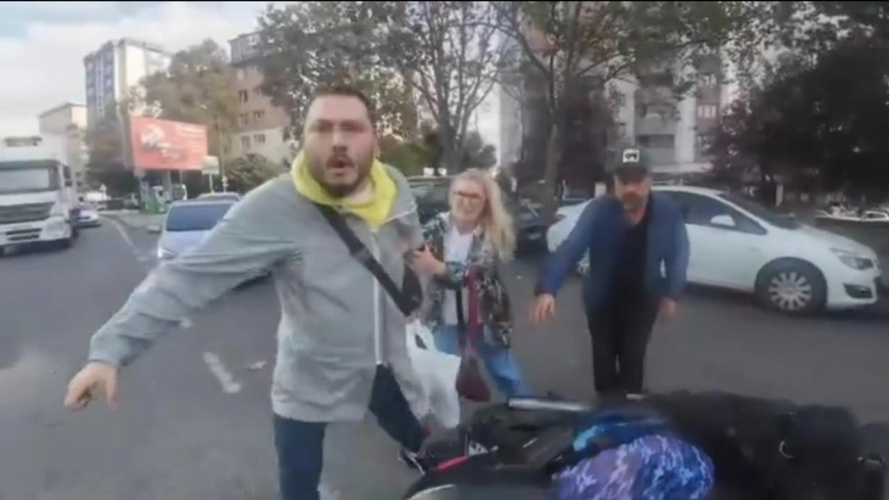 Ataşehir'de motosikletliye tekme-tokatlı saldırı: ‘Nasıl küfür edersin’