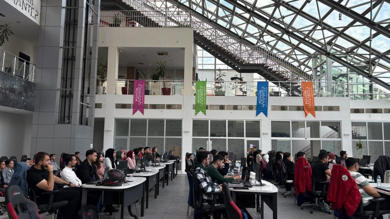 Gaziantep Büyükşehir'den yerli dijital atölyeye ilk katkı!