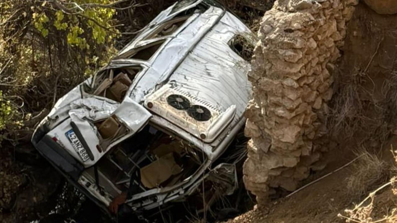 Konya'da feci kaza! Öğrenci servisi, uçuruma yuvarlandı: 14 yaralı