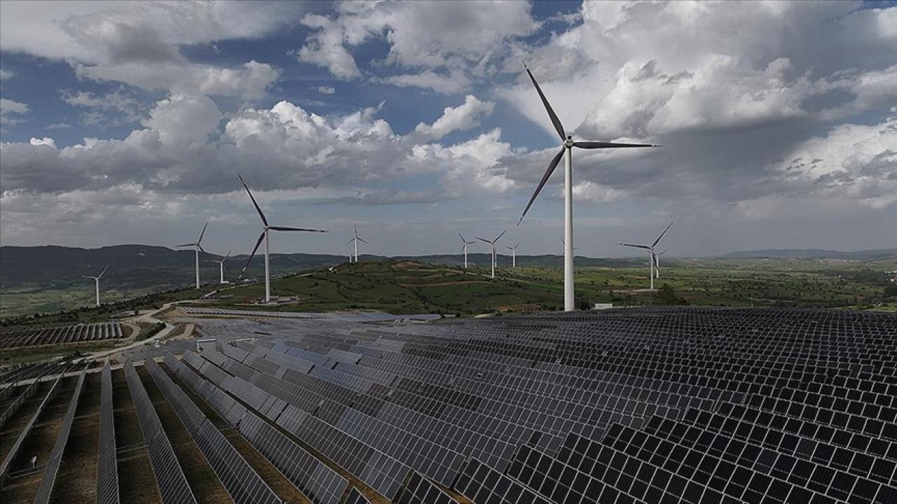 GES ve RES küresel elektrik talep artışını karşılarken fosil yakıtların büyümesi durdu