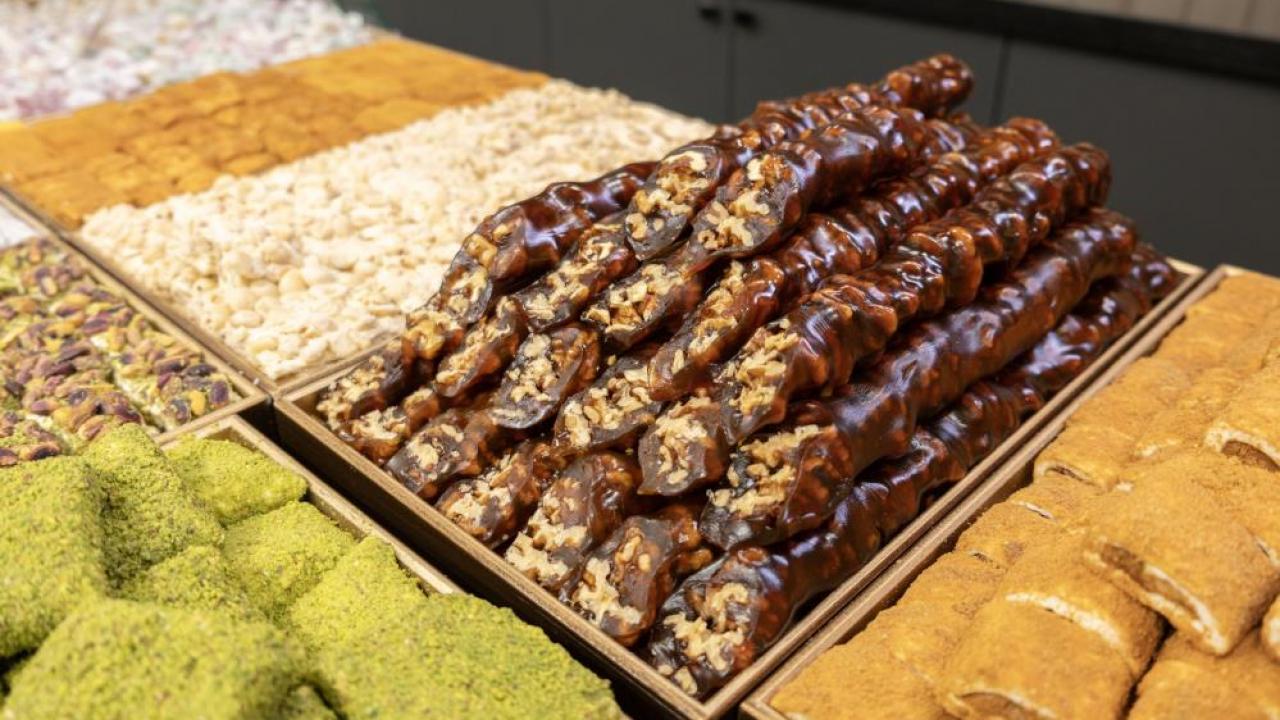 Havalar soğudu, cevizli pekmezli sucuk satışları a…