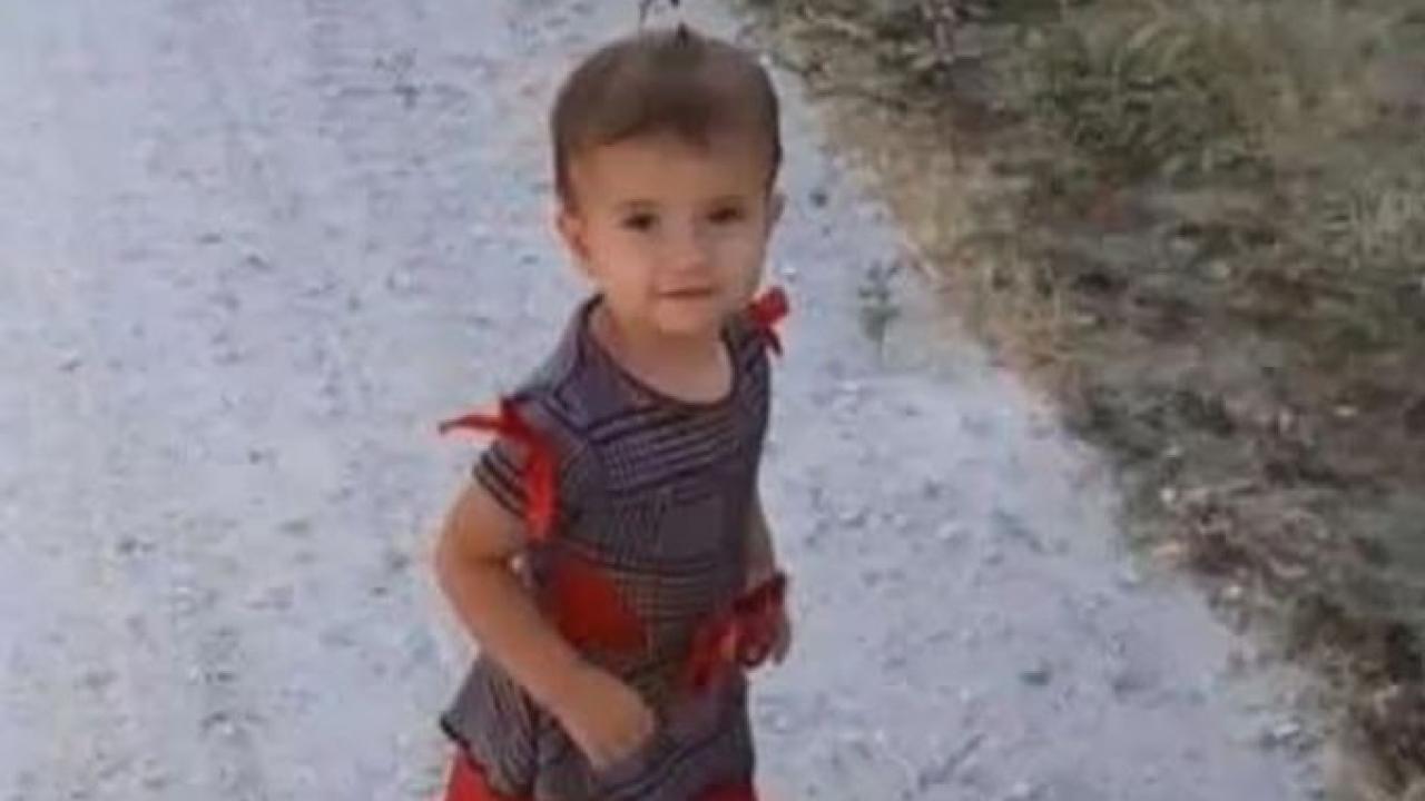 Kahreden haber: 2 yaşındaki kız, babasının kullandığı traktörün altında can verdi