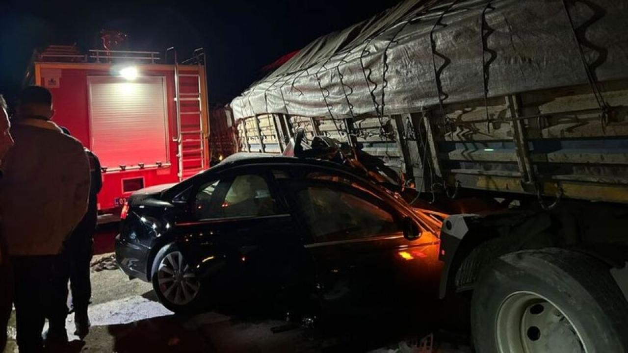 Afyonkarahisar'da TIR ile otomobil çarpıştı: 2 ölü, 2 yaralı