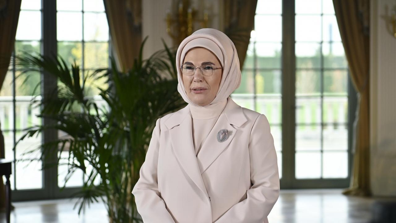 Emine Erdoğan'dan tarihi çağrı: 181 milyon çocuk açlıktan kırılıyor