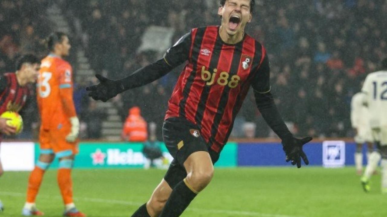 Premier Lig'de sahne milli yıldızın! Gol atması için 1 dakika yetti