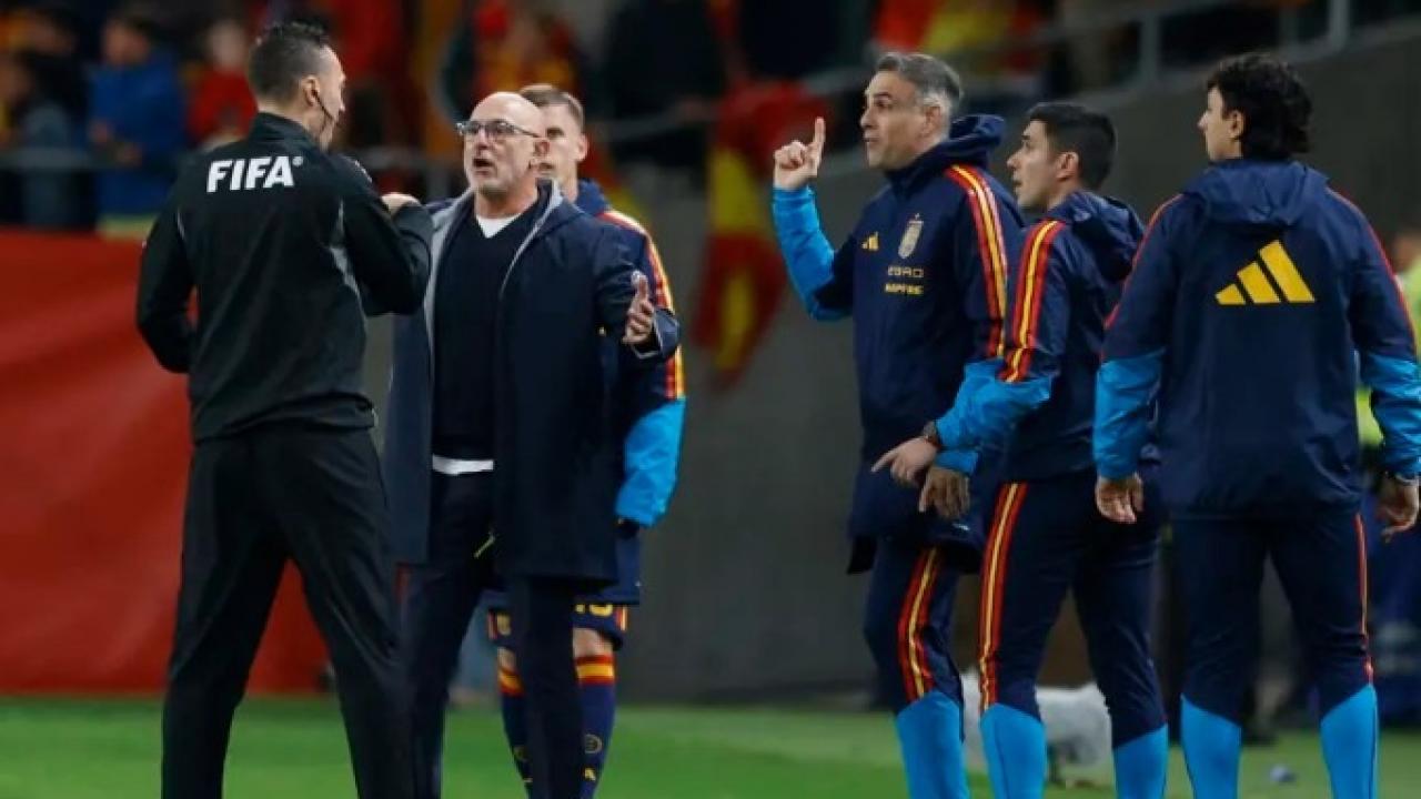 Türkiye maçında hakeme olay hareket! İspanya bunu konuşuyor