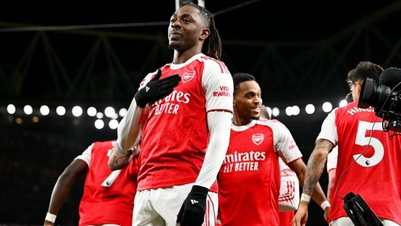 Yıldız isim hat-trick yaptı! 5 gollü derbide lider puan farkını 6'ya çıkardı!