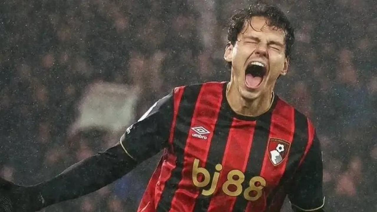 9.5 ay sonra çıktığı ilk maçta '45 saniyede' gol atmıştı! Enes Ünal İngiltere'yi salladı