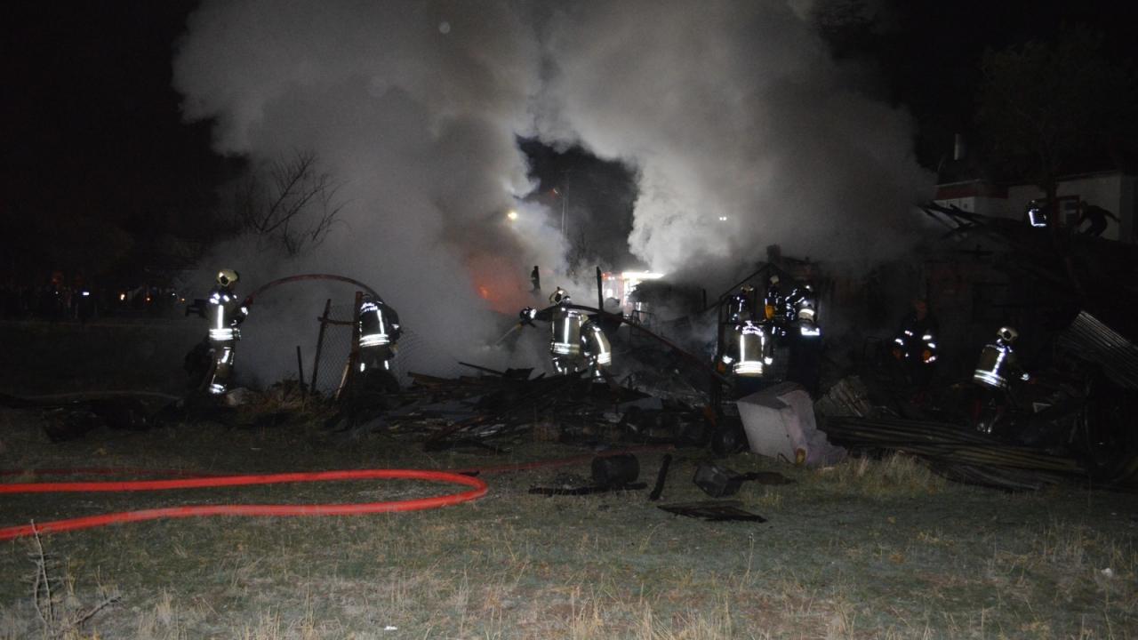 Ankara'da zihinsel engelli 3 kardeşin yaşadığı ev yanarak kül oldu