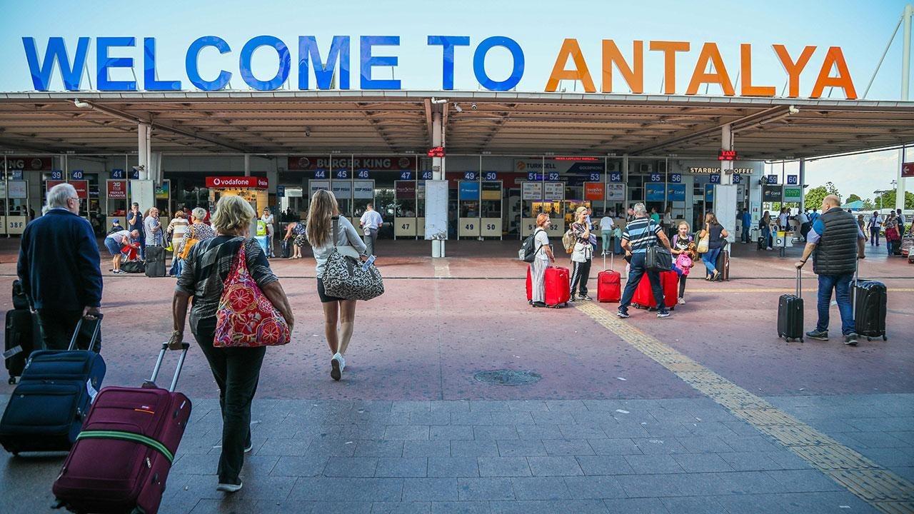 Antalya'ya tatile gelen İngiliz ve Polonyalı turist sayısı arttı