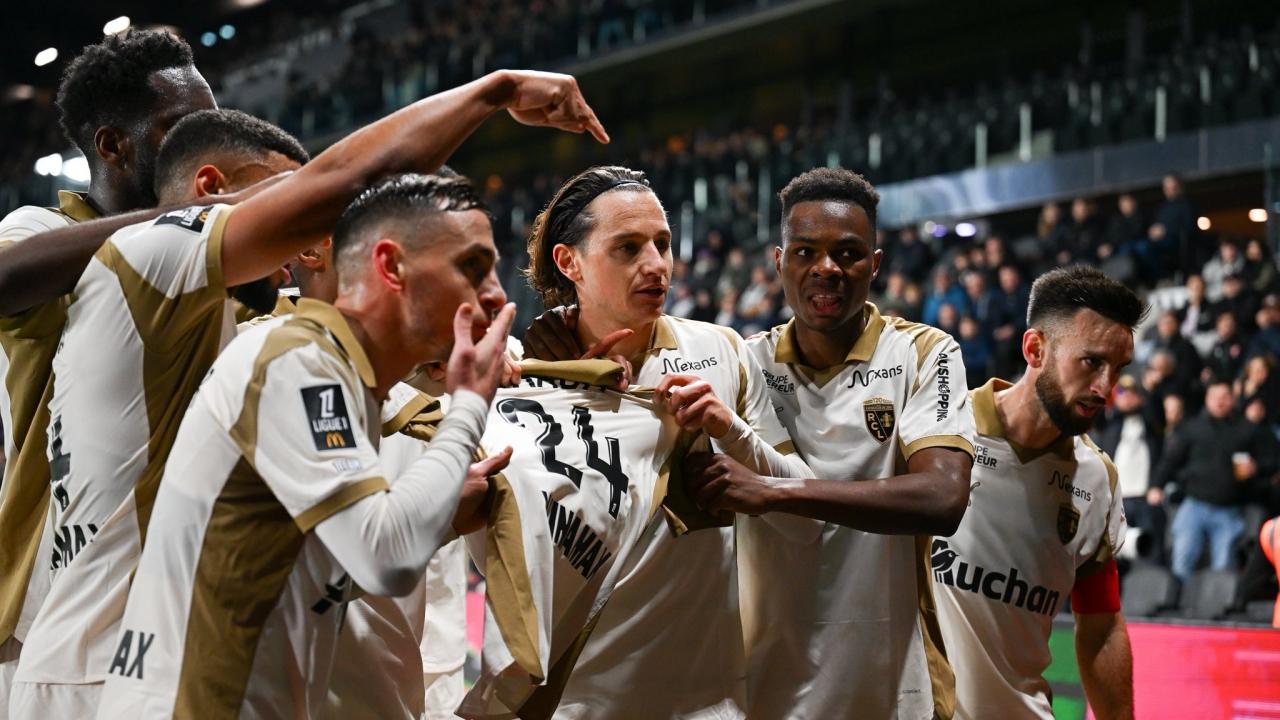 Avrupa'da sezonun sürprizi: Milyarlarca euroluk takımın önünde lider oldular