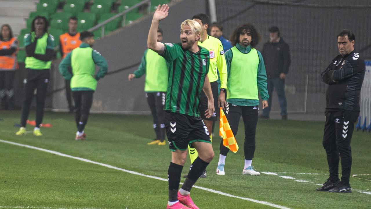 Caner Erkin bu sezon 3. kez kırmızı kart gördü!