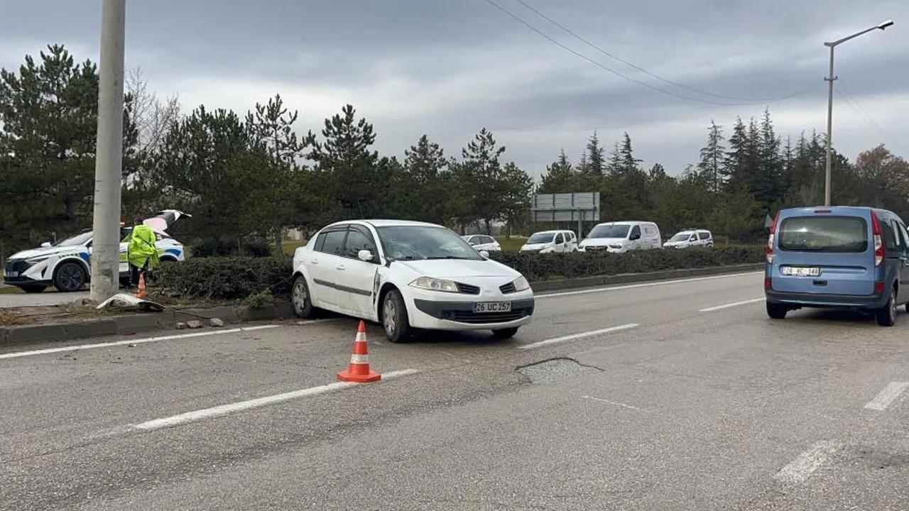 Eskişehir'de feci kaza: Otomobillerin çarptığı 2 kişi öldü!