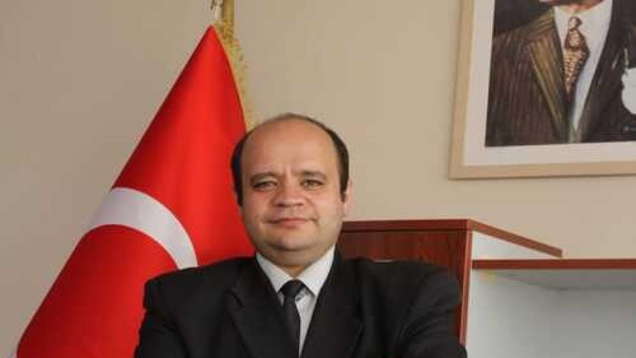 Üniversite bölüm başkanı evinde ölü bulundu