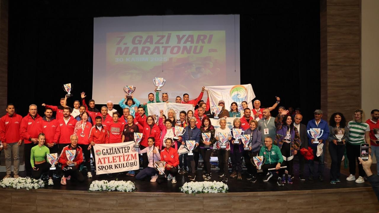 7'nci Gazi Yarı Maratonu ödülleri sahiplerini buldu