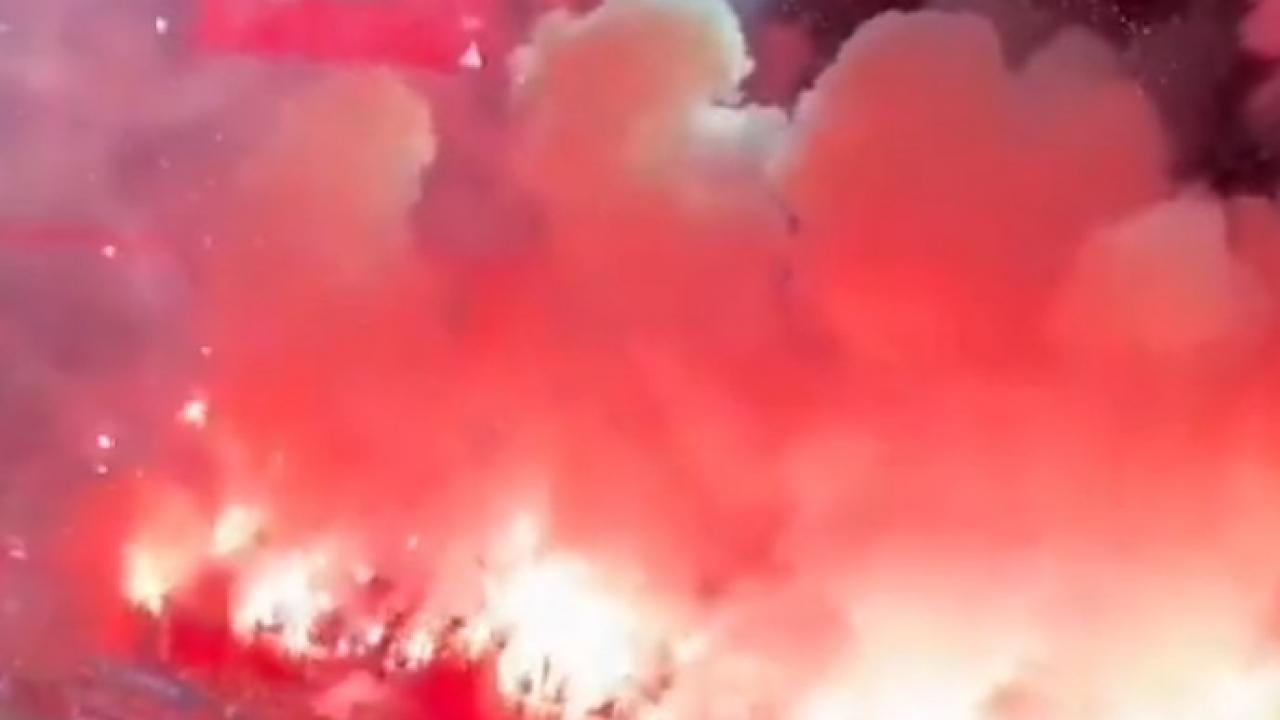 Avrupa'nın konuştuğu olay! Maç oynanırken Hollanda devi Ajax'ın stadını yaktılar