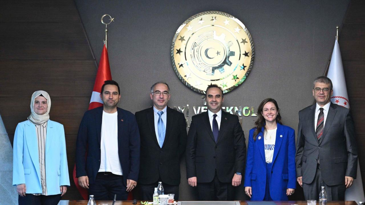 Bakan Kacır'dan Türk akademisyenlerin uluslararası…