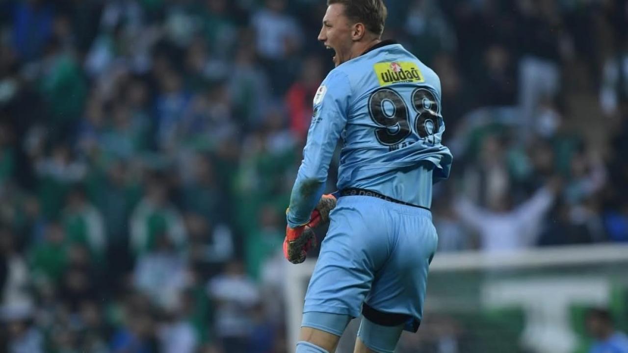 Bursaspor'un 2007 doğumlu kalecisi 'gol yeme' serisine son verdi