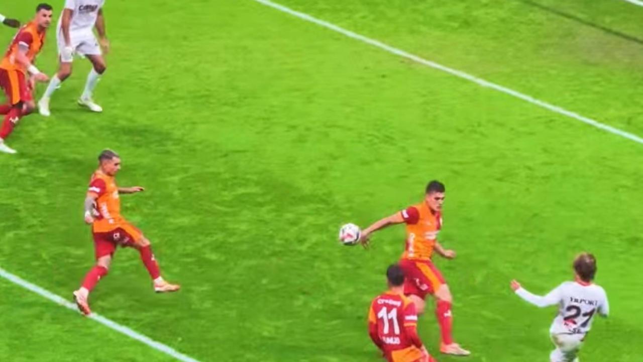 Eski hakemler penaltı pozisyonunu tartıştı: 'Herkesi ikna edemezsin'