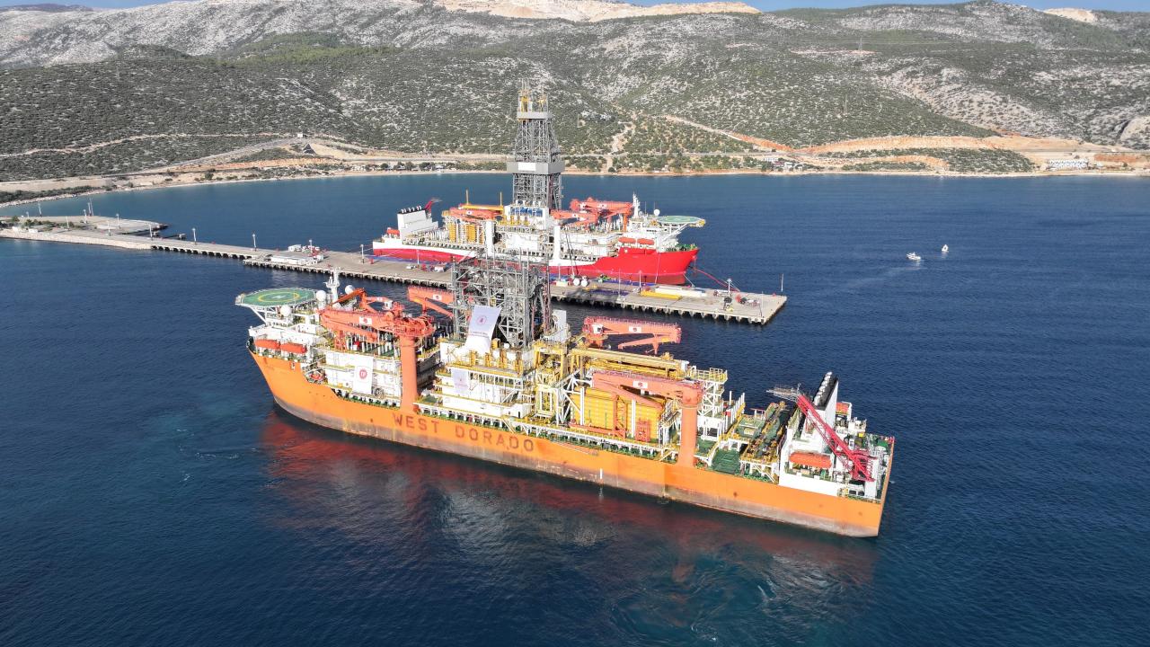 Gurur veren tablo! Türkiye'nin dev enerji filosu 6'ncı gemisine kavuştu