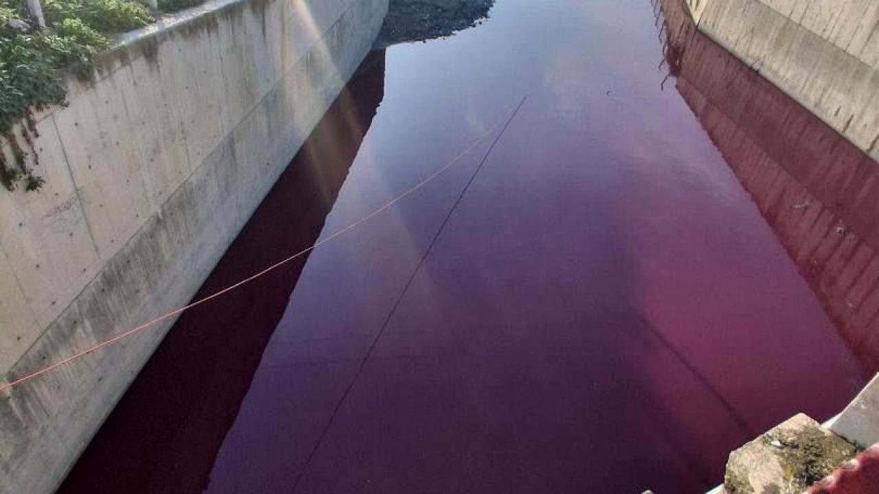 Haramidere'nin rengi kırmızıya döndü