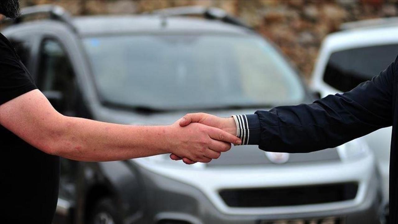 İkinci el otomobilde yeni dönem resmen başladı! Tarihi adım esnafa nefes aldıracak