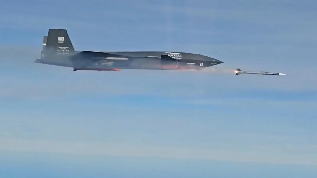 Rakipleri 'KIZILELMA, F-16’larımızı düşürür mü?' korkusu sardı! Türkiye bir ilki başardı