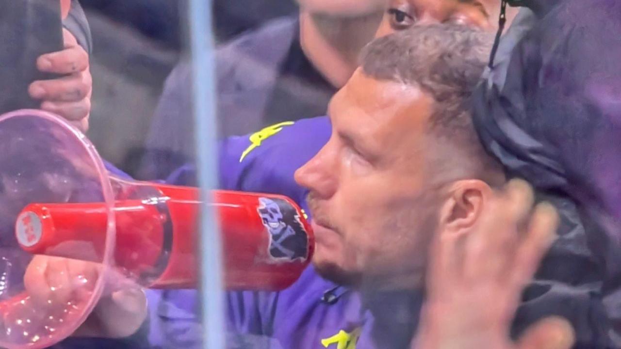 Maç biter bitmez Dzeko megafona sarıldı: Taraftarın gözü döndü