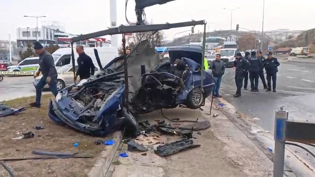 Minibüs ve otomobil çarpıştı: 1 ölü, 3 yaralı