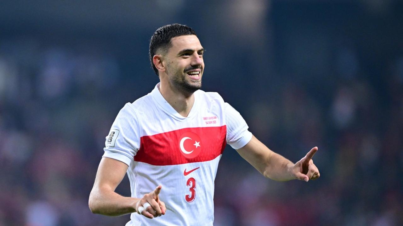 Resmen açıklandı! Merih Demiral'dan 3 yıllık imza