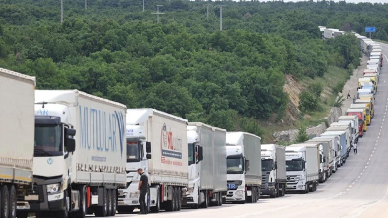 Sınır kapısında TIR geçişleri durduruldu! Bakanlık devreye girdi