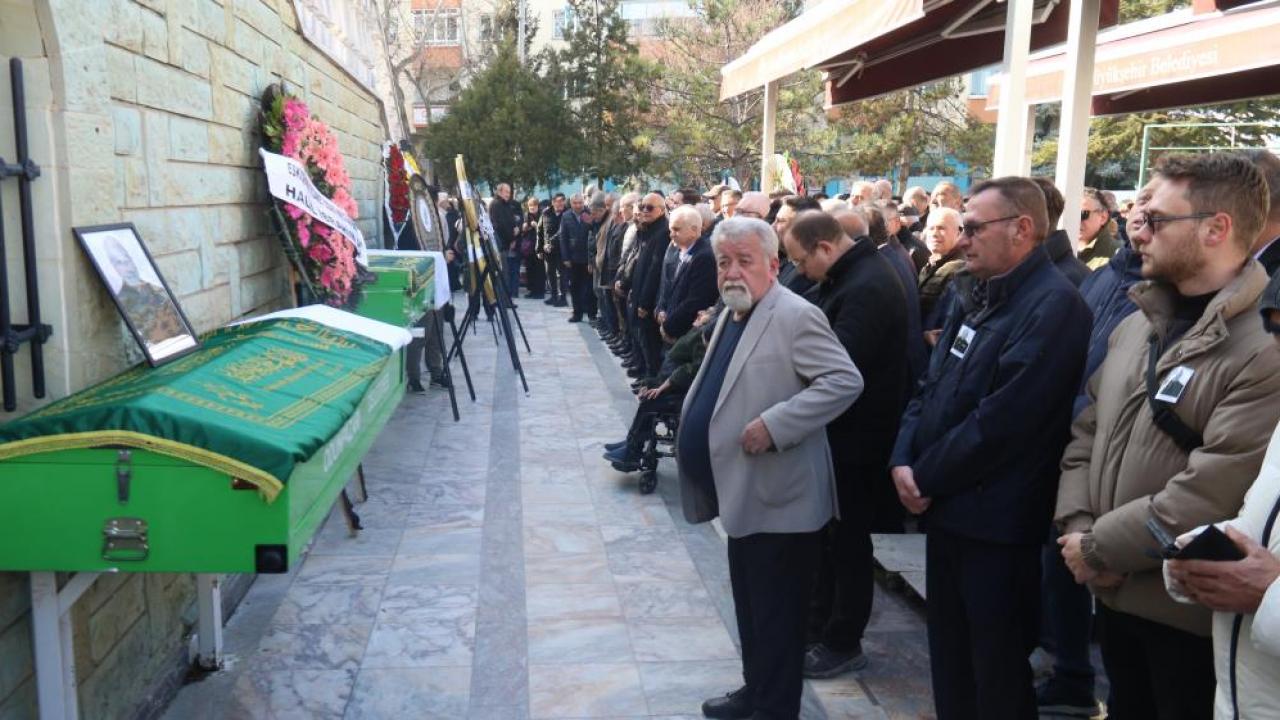 Ünlü oyuncu Burcu Özberk'in dedesi son yolculuğuna…