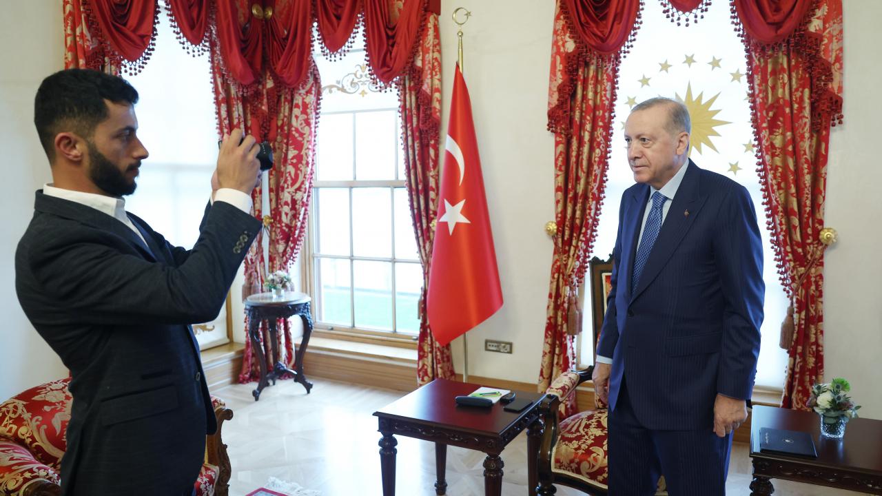 Başkan Erdoğan, Oscar ödüllü Filistinli yönetmen Basel Adra'yı kabul etti!