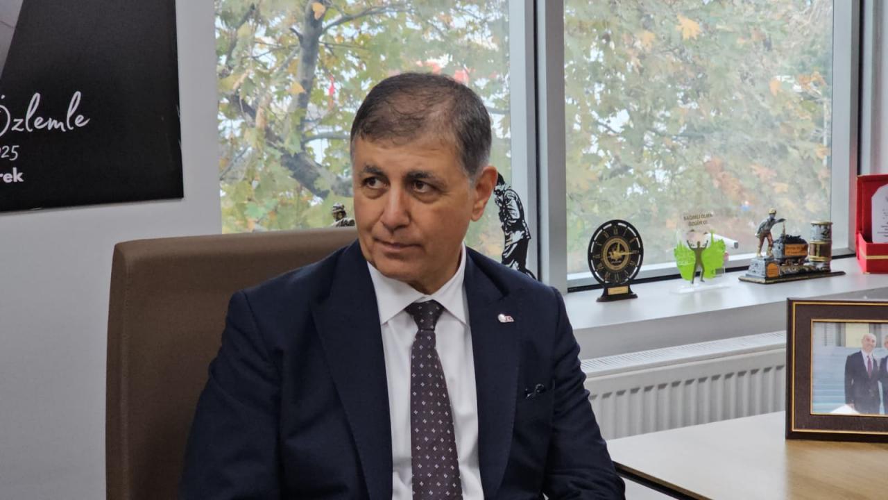 Belediyedeki kriz soruldu! CHP'li Cemil Tugay'ın yanıtı 'pes artık' dedirtti