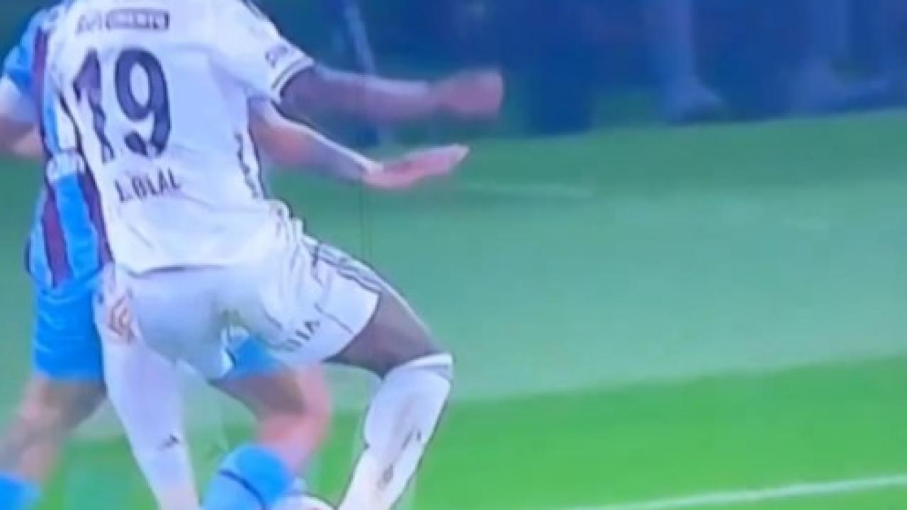 Dev maçta tartışmalı kararlar! Eski hakemler bile anlaşamadı