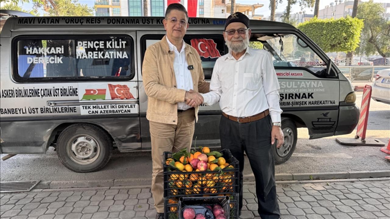 'Elmacı Dede' Hatay'dan aldığı mandalinaları Mehmetçiğe ulaştıracak