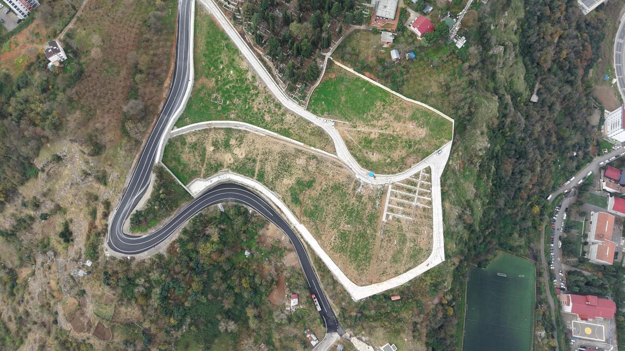 Hem deniz manzaralı hem de türbeye komşu: Mezar yerine yoğun talep